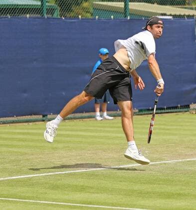 Tennis, ATP-Turnier in Nottingham, Benjamin Becker - Guido Pella 21.06.2016. Nottingham Tennis Centre, Nottingham, England. Aegon Open Mens ATP Tennis Herren Tennis. Serve from Benjamin Becker of Germany who loses the first set to Guido Pella of Argentina 6-3 xDavidxKissmanx  ActionPlus11752764