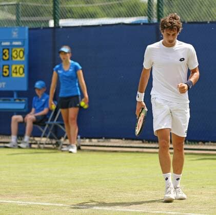Tennis, ATP-Turnier in Nottingham, Benjamin Becker - Guido Pella 21.06.2016. Nottingham Tennis Centre, Nottingham, England. Aegon Open Mens ATP Tennis Herren Tennis. Fist pump from Guido Pella of Argentina as he wins the first set against Benjamin Becker of Germany by 6-3 xDavidxKissmanx  ActionPlus11752767