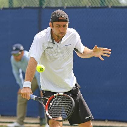 Tennis, ATP-Turnier in Nottingham, Benjamin Becker - Guido Pella 21.06.2016. Nottingham Tennis Centre, Nottingham, England. Aegon Open Mens ATP Tennis Herren Tennis. Concentration from Benjamin Becker of Germany as he wins the second set to level the match against Guido Pella of Argentina xDavidxKissmanx  ActionPlus11752770