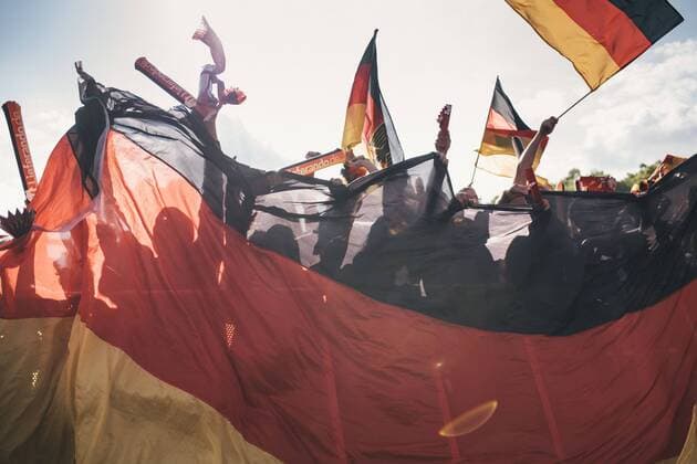 Themen der Woche - Sport Bilder des Tages - SPORT June 21, 2016 - Berlin, Berlin, Germany - German football fans cheer as they watch the Euro 2016 football match between Germay and Northern Ireland in a fan zone in front of Brandenburg Gate in Berlin. EURO 2016 Fan Zone in Berlin - ZUMAs172