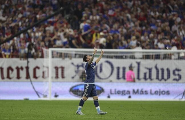 Argentina s player Lionel Messi celebrates his free kick goal to the United States during their Copa America 2016 semifinal match at NRG Stadium in Houston, Texas, United States, 21 June 2016. United States vs. Argentina !ACHTUNG: NUR REDAKTIONELLE NUTZUNG!  HOU064 20160622-636021655163504010