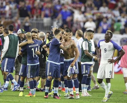Argentina s players celebrate after defeating USA, during a Copa America 2016 semifinal match between Argentina and the United States at NRG Stadium in Houston, Texas, United States, 21 June 2016. Argentina won 4-0. United States vs. Argentina !ACHTUNG: NUR REDAKTIONELLE NUTZUNG!  DAV100 20160622-636021696579443073