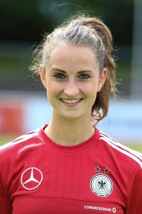 GER, Fotoshooting DFB Fussball Nationalmannschaft Frauen Olympia 2016 21.06.2016, GRASSAU, Trainingsgelände, GER, Lehrgang DFB Frauen Nationalmannschaft Olympia 2016, im Bild Sara Daebritz (FC Bayern Muenchen) nordphotoxHofer
