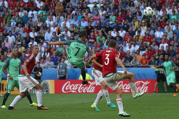 22.06.2016, Stade des Lumieres, Lyon, FRA, UEFA EURO EM Europameisterschaft Fussball 2016, Ungarn vs Portugal, Gruppe F, im Bild Cristiano Ronaldo of Portugal heads for goal Cristiano Ronaldo of Portugal heads for goal during Group F match between Hungary and Portugal of the UEFA EURO 2016 France at the Stade des Lumieres in Lyon, France on 2016 06 22. Lyon  EX_FOCUS_FIL  