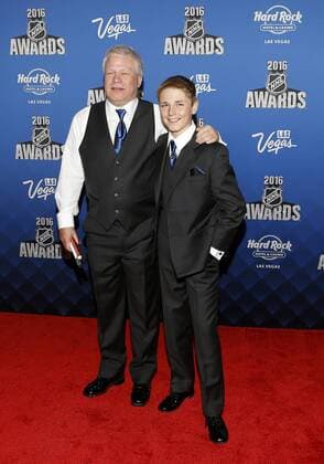 2016 June 22: Gerry Nelson and son Wyatt Nelson pose for a photograph on the red carpet during the 2016 NHL Eishockey Herren USA Awards at the Hard Rock Hotel and Casino in Las Vegas, Nevada. (Photo by Marc Sanchez Icon Sportswire) NHL: JUN 22 NHL Awards Icon144160622055 EDITORIAL USE ONLY