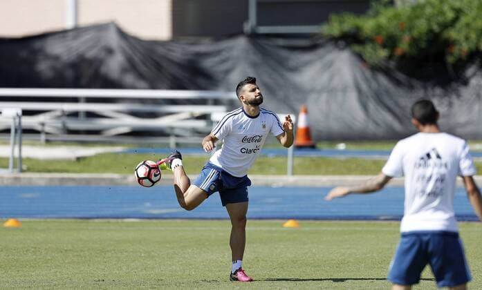 Copa America, Training Nationalteam Argentinien Argentina player Sergio Aguero during a training session of the team in Houston, Texas, United States, 23 June 2016. Argentina will face Chile during the Copa America Centenario final match. ARGENTINA TRAINING SESSION !ACHTUNG: NUR REDAKTIONELLE NUTZUNG!  HOU006 20160623-636023068042769375