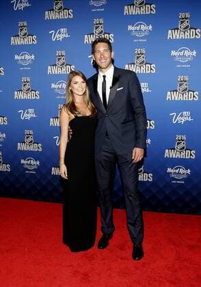 2016 June 22: Tampa Bay Lightning goaltender Ben Bishop and Andrea Talmadge pose for a photograph on the red carpet during the 2016 NHL Eishockey Herren USA Awards at the Hard Rock Hotel and Casino in Las Vegas, Nevada. (Photo by Marc Sanchez Icon Sportswire) NHL: JUN 22 NHL Awards Icon144160622162 EDITORIAL USE ONLY