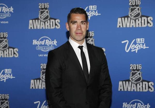 2016 June 22: Professional Ice hockey Eishockey left winger Pascal Dupuis poses for a photograph on the red carpet during the 2016 NHL Eishockey Herren USA Awards at the Hard Rock Hotel and Casino in Las Vegas, Nevada. (Photo by Marc Sanchez Icon Sportswire) NHL: JUN 22 NHL Awards Icon144160622382 EDITORIAL USE ONLY