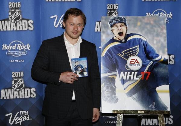 2016 June 22: St. Louis Blues right winger Vladimir Tarasenko poses for a photograph after being named the EA NHL Eishockey Herren USA 17 Cover Althete during the 2016 NHL Awards at the Hard Rock Hotel and Casino in Las Vegas, Nevada. (Photo by Marc Sanchez Icon Sportswire) NHL: JUN 22 NHL Awards Icon144160622447 EDITORIAL USE ONLY