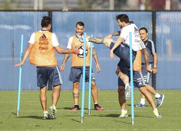 Argentinian players during a training session at Quest Diagnostics field in East Rutherford, New Jersey, United States, 24 June 2016. EFE David Fernandez ARGENTINA TRAINING SESSION !ACHTUNG: NUR REDAKTIONELLE NUTZUNG!  EAS007 20160625-636024161623433288