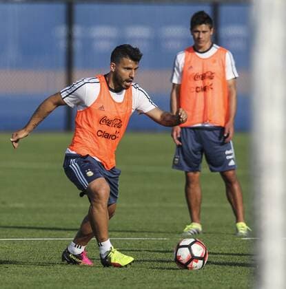Argentinian player Sergio Aguero during a training session at Quest Diagnostics field in East Rutherford, New Jersey, United States, 24 June 2016. EFE David Fernandez ARGENTINA TRAINING SESSION !ACHTUNG: NUR REDAKTIONELLE NUTZUNG!  EAS012 20160625-636024162961289288