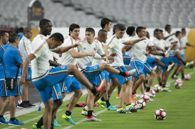 Copa America, Kolumbien Training Players of Colombia participate in training session of the team at Phoenix University in Phoenix, Arizona, United States, 24 June 2016. Colombia will face USA for the second time during their Copa America Centenario third and fourth places qualifying match tomorrow. EFE Gary Williams Colombia training session !ACHTUNG: NUR REDAKTIONELLE NUTZUNG!  GLE004 20160625-636024379628755293