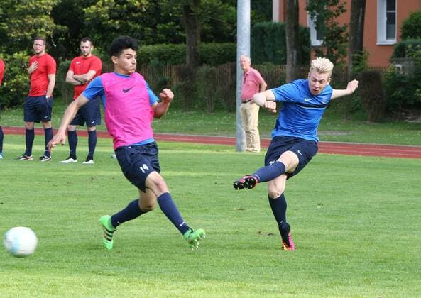 Regionalliga West, Saison 2016 2017, Trainingsauftakt Wuppertaler SV 24.06.2016, -- Emre Bayrak ( links ) und Niklas Heidemann ( beide Wuppertaler SV ) beim Training