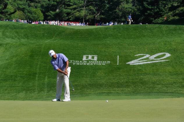 June 25, 2016 - Harold Varner III putts in for birdie on number seventeen during third round play at the Quicken Loans National at Congressional Country Club in Bethesda MD. PGA Golf Herren 2016: Quicken Loans National JUN 25 - ZUMAcjm_