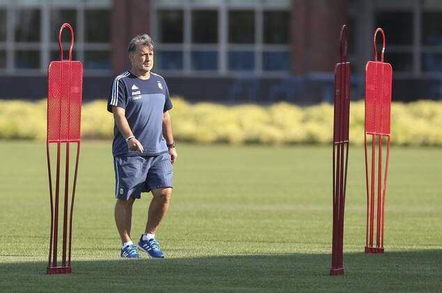 Argentina s coach Gerardo Martino during a training session at Metlife stadium in East Rutherford, New Jersey, United States, 25 June 2016. Argentina will face Chile for their Copa America Centenario final match on Sunday. ARGENTINA PRESSER !ACHTUNG: NUR REDAKTIONELLE NUTZUNG!  NEW061 20160626-636024988070830739