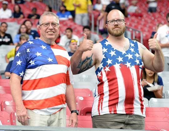 Two fans of the USA wait for the entry onto the field before the USA-Columbia match during the COPA America Centenario at University of Phoenix Stadium in Glendale, Arizona, June 25, 2016.  PXP2016062501 ARTxFOXALL