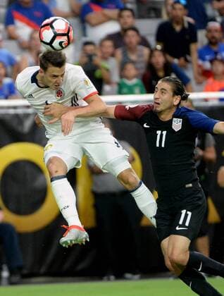 Columbia s Santiago Arias heads the ball to the center to set up a goal for Columbia in the first half of the Columbia-USA third place game of the COPA America Centenario soccer playoffs at University of Phoenix Stadium in Glendale, Arizona, June 25, 2016.  PXP2016062605 ARTxFOXALL