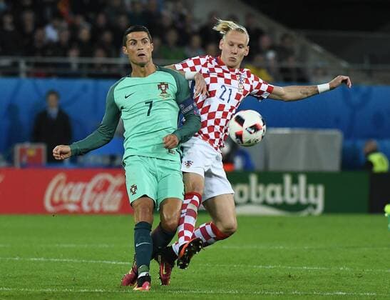 25.06.2016, xpsx, Europameisterschaft, 2016, Achtelfinale Kroatien - Portugal, emspor, v.l. Cristiano Ronaldo (Portugal), Domagoj Vida (Kroatien Croatia) Lens