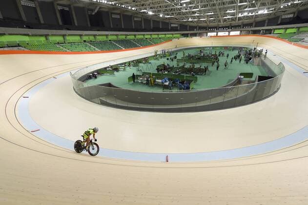 Bilder des Tages - SPORT Entrega do Vel?dromo Rio 2016 RIO DE JANEIRO, Brazil - 25 06 2016: VELODROME DELIVERY RIO 2016 - Athletes train in space during the inauguration of the Olympic Velodrome at the Rio mayor Eduardo Paes to the President of Rio 2016 Organizing Committee, Carlos Arthur Nuzman. The works were delayed and delivery is the last of the Olympic Park Rio 2016 in Barra da Tijuca. (Photo: Celso Pupo FotoArena) 1152850  CelsoxPupo