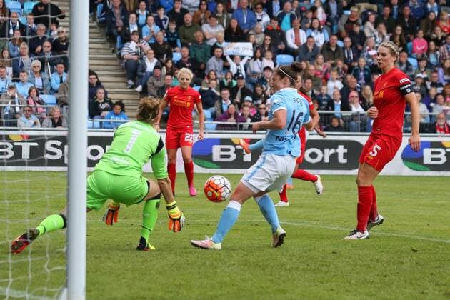 26.06.2016. The Academy Stadium, Manchester, England. FA Womens Super League. Manchester City versus Liverpool. Jane Ross of Manchester City bundles the ball past the challenge of Siobhan Chamberlain of Liverpool to score the equalising goal, making the score 1-1 xDavidxBlunsdenx  ActionPlus11754882