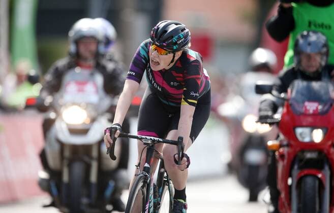 Deutsche Meisterschaft 1-er Strasse 2016 FRAUEN ueber 107,8km in Erfurt am 26.06.2016, xmdx, Mieke KROEGER KRÜGER (Cynyon Cycling Team) sichert sich Meistertitel der Frauen, Deutsche Meisterschaften Strasse 2016 Frauen