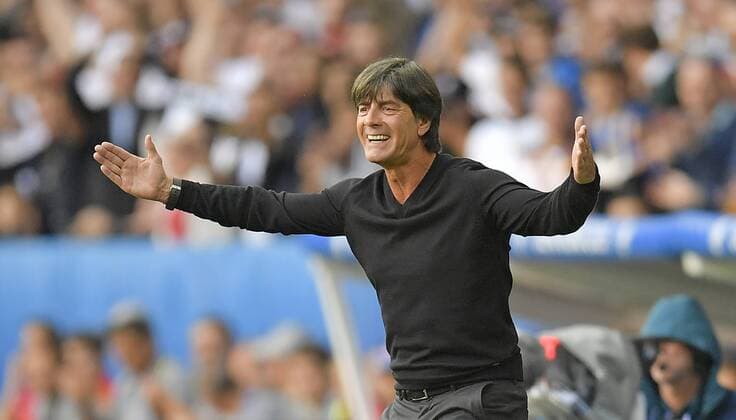 26.06.2016, Fussball EM-2016 Frankreich, Achtelfinale, Deutschland - Slowakei, im im Grand Stade in Lille, Jubel Bundestrainer Joachim Löw (Deutschland) zum Tor zum 1:0 