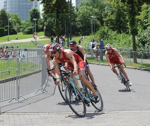 26.06.2016 T3 Triathlon in Düsseldorf 1.Bundesliga Männer und Deutsche Meisterschaft Justus Nieschlag (Nr. 4) wurde dt. Meister HM