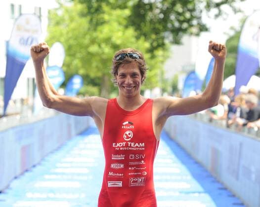 26.06.2016 T3 Triathlon in Düsseldorf 1.Bundesliga Männer und Deutsche Meisterschaft Justus Nieschlag (Nr. 4) wurde dt. Meister HM