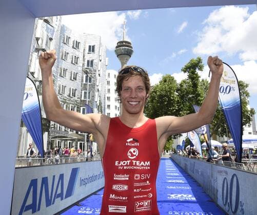 26.06.2016 T3 Triathlon in Düsseldorf 1.Bundesliga Männer und Deutsche Meisterschaft Justus Nieschlag (Nr. 4) wurde dt. Meister HM