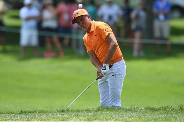 June 26, 2016 - Rickie Fowler chips onto the first hole of leaving his approach shot short during final round play at the Quicken Loans National at Congressional Country Club in Bethesda MD. PGA Golf Herren 2016: Quicken Loans National JUN 26 - ZUMAcjm_