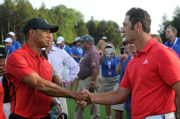 June 26, 2016 - Tiger Woods congratulates Jon Rahm during final round play at the Quicken Loans National at Congressional Country Club in Bethesda MD. PGA Golf Herren 2016: Quicken Loans National JUN 26 - ZUMAcjm_