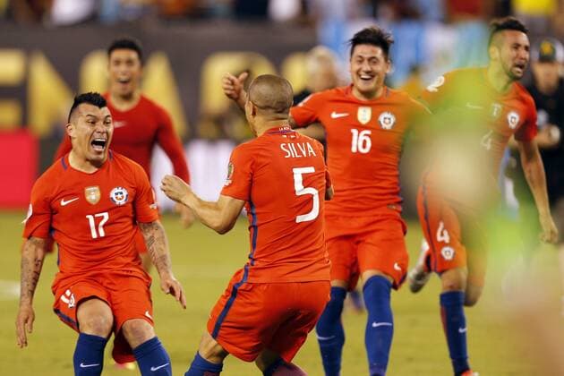 Chile s players celebrate after defeating Argentina during the COPA America Centenario USA 2016 Cup final match between Argentina and Chile at the MetLife Stadium in East Rutherford, New Jersey, USA, 26 June 2016. EFE MAURICIO DUENAS CASTANEDA COPA AMERICA CENTENARIO FINAL MATCH !ACHTUNG: NUR REDAKTIONELLE NUTZUNG!  KEN25 20160627-636026069999447100