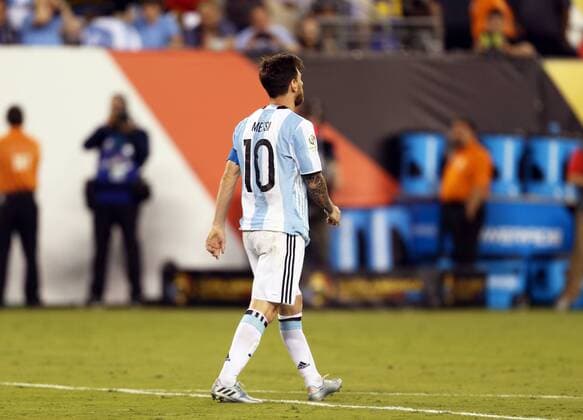 Argentina s Lionel Messi reacts after missing a penalty kick during the penalty shootout of 2016 Copa America Centenario soccer tournament Final at the Metlife Stadium in New Jersey, the United States on June 26, 2016. Chile defeated Argentina with 4-2 in penalty shootout. )(wll) (SP)US-NEW JERSEY-SOCCER-COPA AMERICA CENTENARIO-FINAL QinxLang 