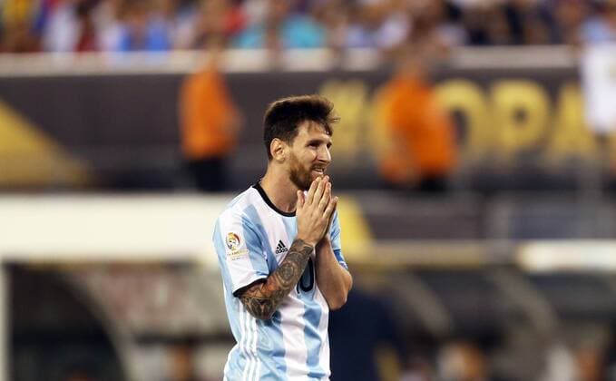 Argentina s Lionel Messi reacts during the 2016 Copa America Centenario soccer tournament Final at the Metlife Stadium in New Jersey, the United States on June 26, 2016. Chile defeated Argentina with 4-2 in penalty shootout. )(wll) (SP)US-NEW JERSEY-SOCCER-COPA AMERICA CENTENARIO-FINAL QinxLang 