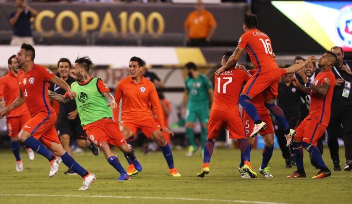 Players of Chile celebrate after winning the final of 2016 Copa America Centenario soccer tournament at the Metlife Stadium in New Jersey, the United States on June 26, 2016. Chile defeated Argentina with 4-2 in penalty shootout. )(wll) (SP)US-NEW JERSEY-SOCCER-COPA AMERICA CENTENARIO-FINAL QinxLang 