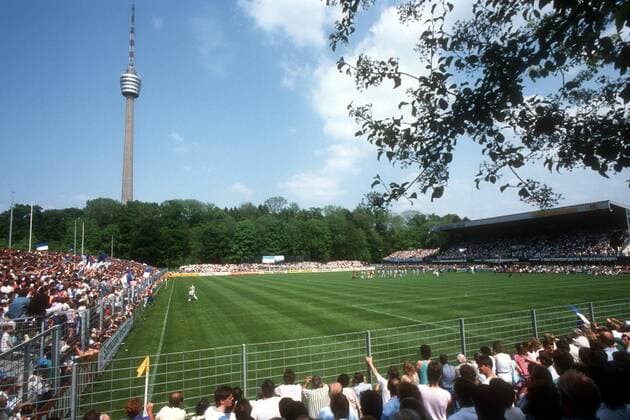 Fußball, Stadiongeschichte Stuttgarter Kickers Waldau-Stadion in Stuttgart während eines Spiels der Stuttgarter Kickers