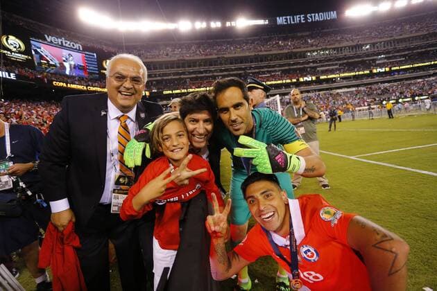 Football, Argentina v Chile. Copa America Centenario Championship 2016. Chile s tv comentator Luis Omar Tapia and former player Ivan Zamorano celebrate with players Claudio Bravo and Gonzalo Jara the Copa America Centenario Championship title after winning against Argentina at the Met Life stadium in New Jersey, USA. 26 06 2016 Argentina v Chile, final Copa America Centenario 2016. 