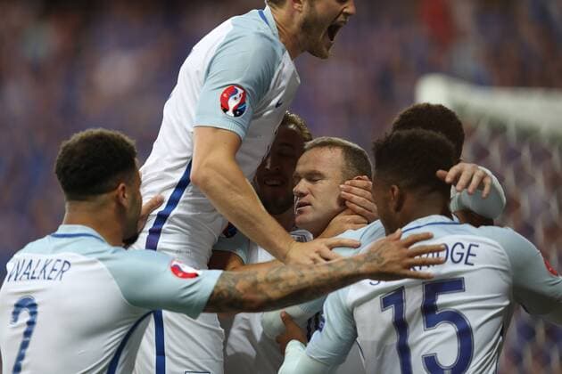 EURO 2016, England - Island SOCCER - UEFA EURO EM Europameisterschaft, Nationalteam, Fussball 2016, ENG vs ISL NICE,FRANCE,27.JUN.16 - SOCCER - UEFA European Championship EM Europameisterschaft 2016, Round of 16, international match Länderspiel England vs Iceland. Image shows the rejoicing of ENG with Wayne Rooney (ENG). GEPAxpictures xAndreasxPranter