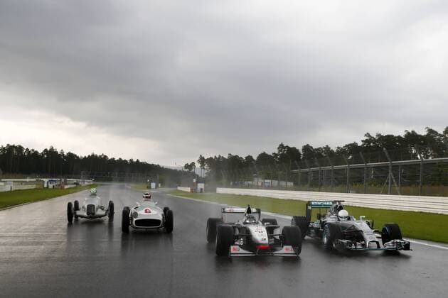 Bilder des Tages - SPORT Motorsports: Trackday F1 Deutschland, Hockenheim zum großen Preis von deutschland 27 Nico Hulkenberg (GER, Sahara Force India F1 Team) fährt 1934: Mercedes-Benz W 25 750kg-Rennwagen, 94 Pascal Wehrlein (GER, Manor Racing MRT), 1955: Mercedes-Benz W 196 R Monoposto, 6 Nico Rosberg (GER, Mercedes AMG Petronas F1 Team) fährt den 1998: McLaren-Mercedes MP4 13 , Christian Danner (RTL) fährt den 2014: MERCEDES AMG PETRONAS F1 W05 HYBRID (l-r) xJuergenxTapx xHochxZweix