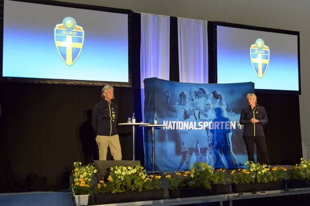 160628 Sveriges förbundskapten Pia Sundhage och Sveriges assisterande förbundskapten Lilie Persson under en presskonferens där OS-truppen presenterades den 28 juni 2016 i Halmstad.  Copyright: AndersxBjurö BB160628BB401