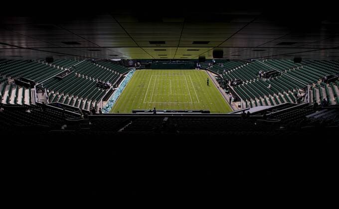 160628 Interiör över Centre Court under tennisturneringen Wimbledon den 28 juni 2016 i London.  Copyright: PETTERxARVIDSON BB160628PA045