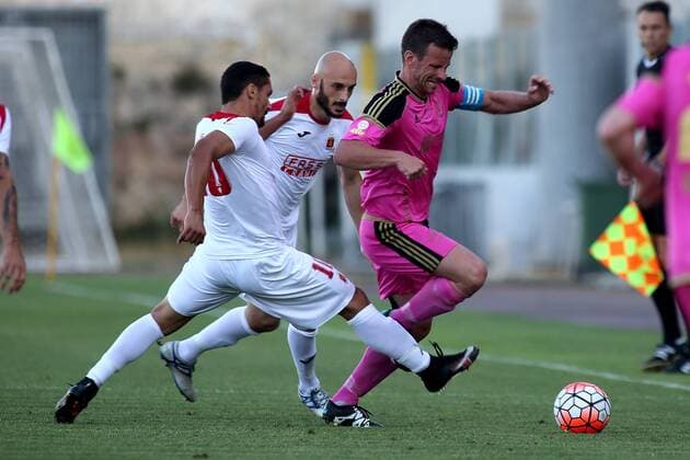 Fußball, Champions League Quali, FC Valetta - B36 Torshavn 28 06 2016 Hibernians Stadium, Paola, Malta UEFA Champions League First Qualifying Round, First Leg Valletta FC v B36 Torshavn Jakup a Borg (right) captain of of B36 Torshavn is challenged by Roderick Briffa (left) of Valletta FC during the UEFA Champions League, first qualifying round, first leg match at the Hibernians Stadium in Paola, Malta. Valletta FC v B36 Torshavn - UEFA Champions League 2016 17 VALL_B36_16