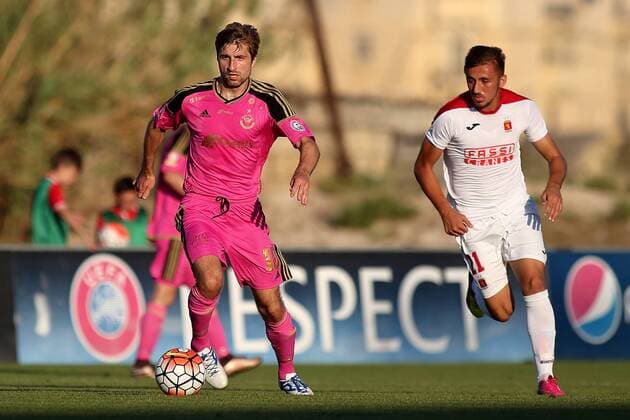 Fußball, Champions League Quali, FC Valetta - B36 Torshavn 28 06 2016 Hibernians Stadium, Paola, Malta UEFA Champions League First Qualifying Round, First Leg Valletta FC v B36 Torshavn Roaldur Jakobsen (left) of of B36 Torshavn and Llewellyn Cremona (right) of Valletta FC during the UEFA Champions League, first qualifying round, first leg match at the Hibernians Stadium in Paola, Malta. Valletta FC v B36 Torshavn - UEFA Champions League 2016 17 VALL_B36_16