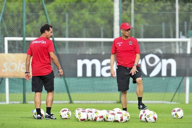 Fußball, Lucien Favre während des Trainingsauftakts bei OGC Nizza Lucien Favre - Frederic Gioria - Fussball Frankreich, Ligue 1, Training OGC Nice - 29 06 2016 NORBERTSCANELLA PANORAMIC 