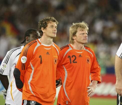 Oliver Kahn (re) und Jens Lehmann beim Fußball WM 2006 Spiel um Platz 3 DFB Deutschland BRD-Portugal 3:1 in Stuttgart.