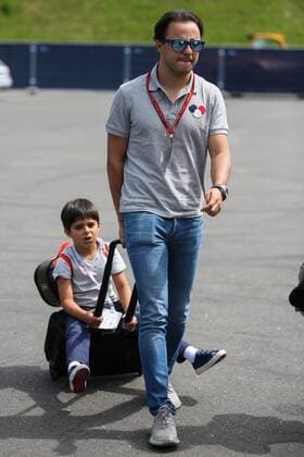 FORMULA 1 - GP of Austria 2016 SPIELBERG,AUSTRIA,30.JUN.16 - MOTORSPORTS, FORMULA 1 - Grand Prix of Austria, Red Bull Ring, preview. Image shows Felipe Massa (BRA Williams) and his son. GEPAxpictures xDanielxGoetzhaber