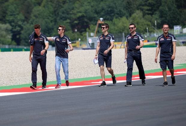 FORMULA 1 - GP of Austria 2016 SPIELBERG,AUSTRIA,30.JUN.16 - MOTORSPORTS, FORMULA 1 - Grand Prix of Austria, Red Bull Ring, preview. Image shows Daniil Kvyat (RUS Scuderia Toro Rosso 2nd from left) with team members. GEPAxpictures xChristianxWalgram
