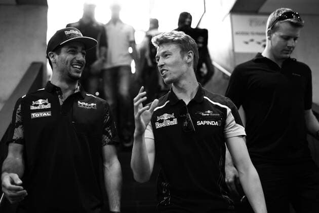 Formel 1, GP von Österreich in Spielberg Motorsports: FIA Formula One World Championship WM Weltmeisterschaft 2016, Grand Prix of Austria, 3 Daniel Ricciardo (AUS, Red Bull Racing), 26 Daniil Kvyat (RUS, Scuderia Toro Rosso), xHOCHxZWEIx