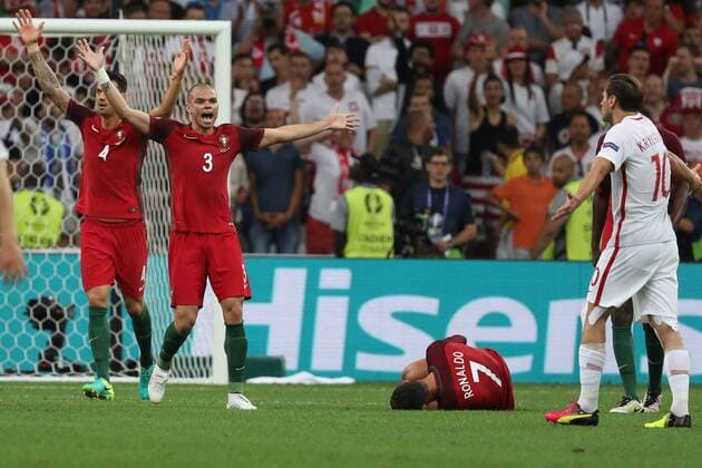 EURO 2016, Viertelfinale, Portugal - Polen SOCCER - UEFA EURO EM Europameisterschaft Fussball 2016, POL vs POR MARSEILLE,FRANCE,30.JUN.16 - SOCCER - UEFA European Championship EM Europameisterschaft 2016, quarterfinal, international match Länderspiel Poland vs Portugal. Image shows Jose Fonte, Pepe, Cristiano Ronaldo (POR) and Grzegorz Krychowiak (POL). GEPAxpictures xAndreasxPranter