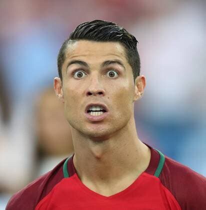 Bilder des Tages - SPORT EURO 2016, Viertelfinale, Portugal - Polen (160701) -- MARSEILLE, 2016 -- Cristiano Ronaldo of Portugal reacts before the Euro 2016 quarterfinal match between Portugal and Poland in Marseille, France, June 30, 2016. ) (SP)FRANCE-MARSEILLE-SOCCER-EURO 2016-QUARTERFINAL-PORTUGAL VS POLAND BaixXuefei 